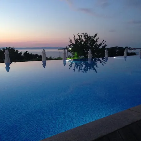 Garden In Santa Marina Village سوزوبول